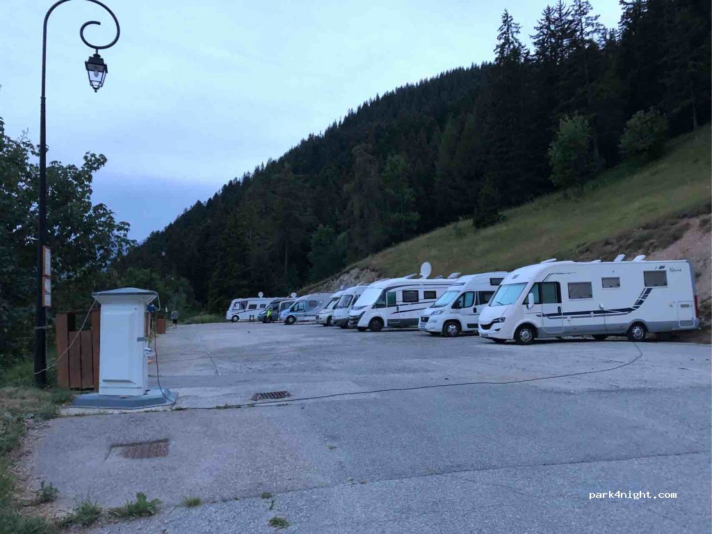 Aire de camping-cars Auris-en-Oisans — foto
