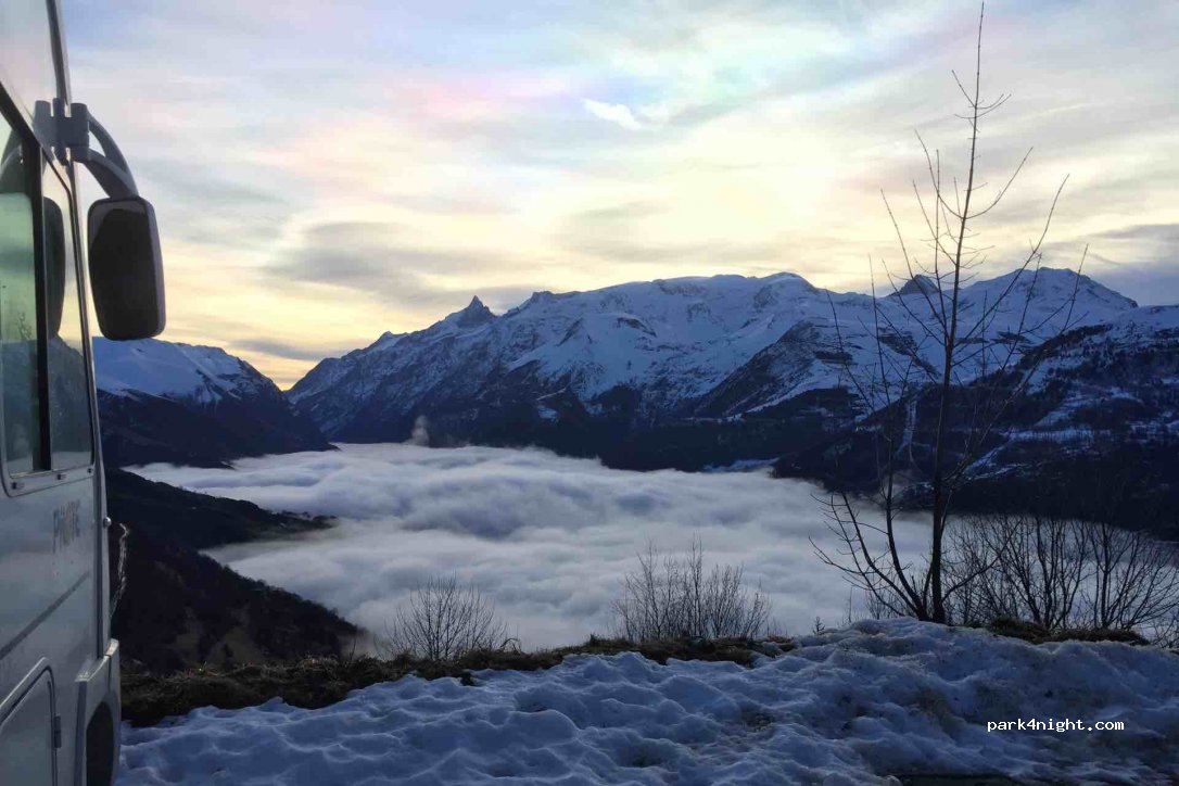 Aire de camping-cars Auris-en-Oisans — foto 2