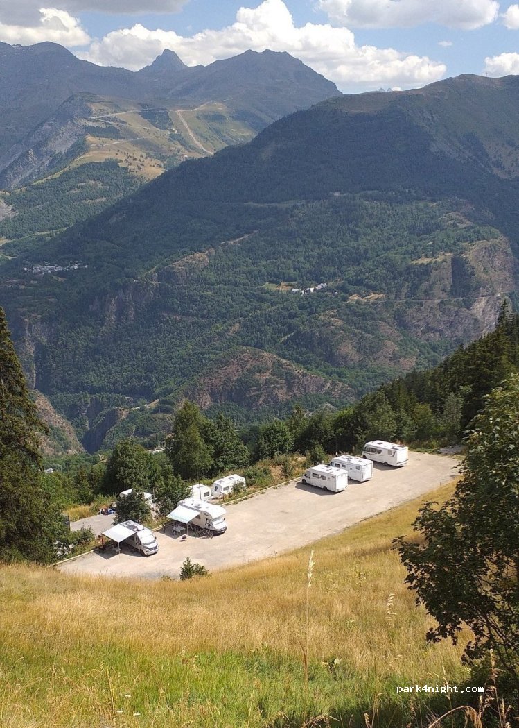 Aire de camping-cars Auris-en-Oisans — foto 4