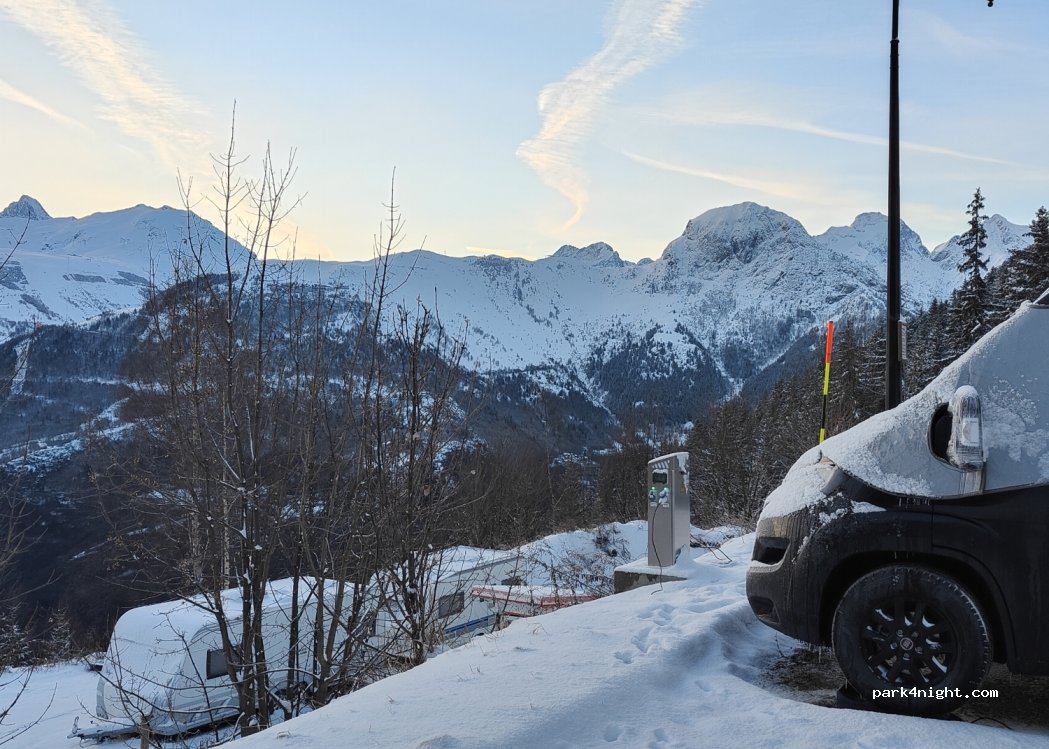 Aire de camping-cars Auris-en-Oisans — foto 5