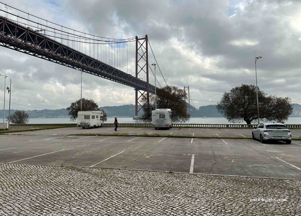 (1300) Lisbon - Unnamed Road — foto