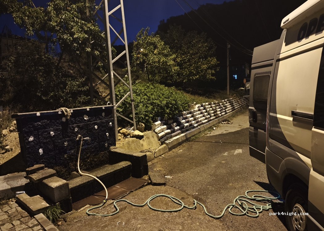 (34983) Üvezli - 30 Valide Sultan Caddesi — foto
