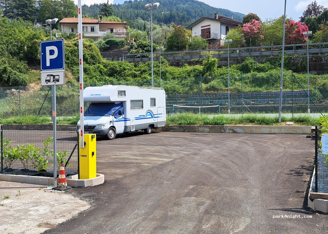 Area di sosta camper a Fivizzano — foto