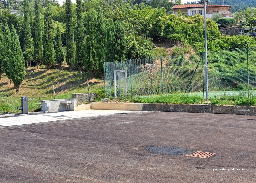 Area di sosta camper a Fivizzano — foto 2