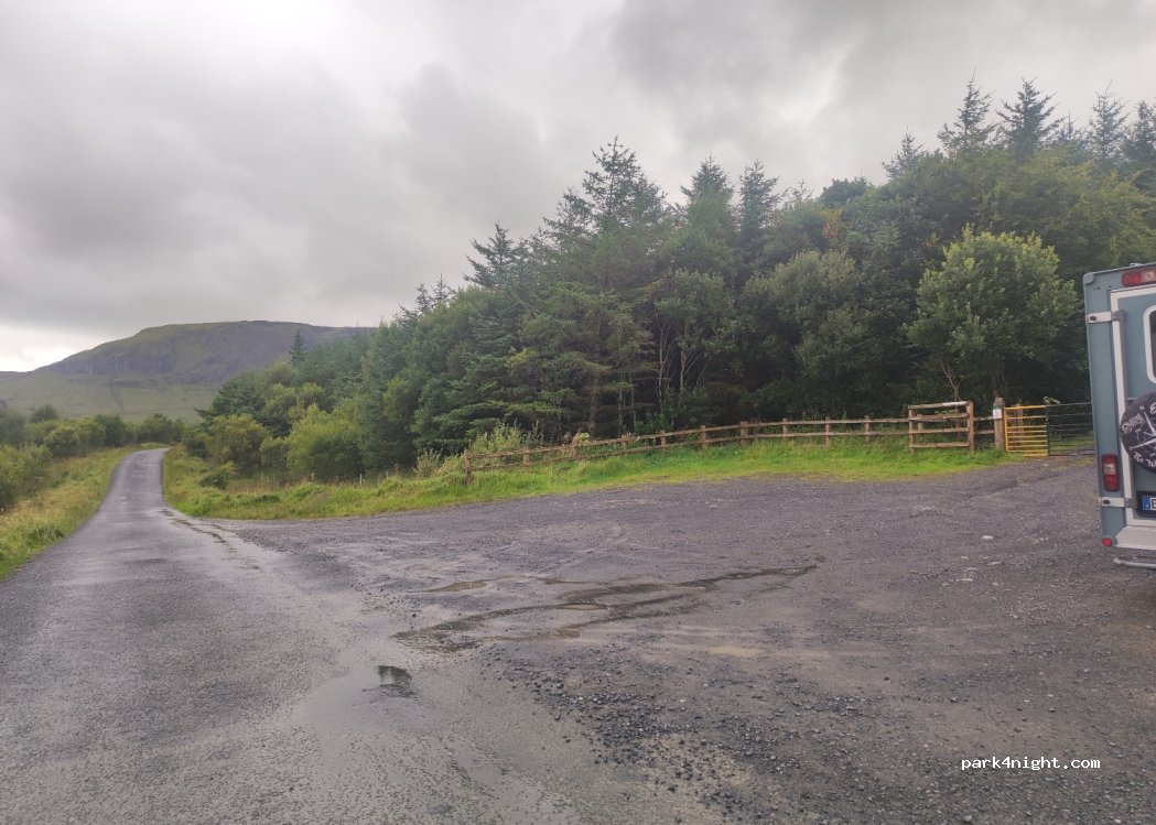 (F91) Ballintrillick - Unnamed road — foto