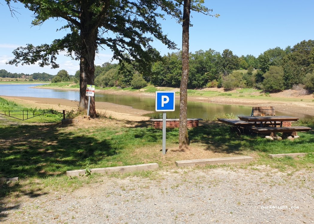 (16310) Massignac - Unnamed road — foto