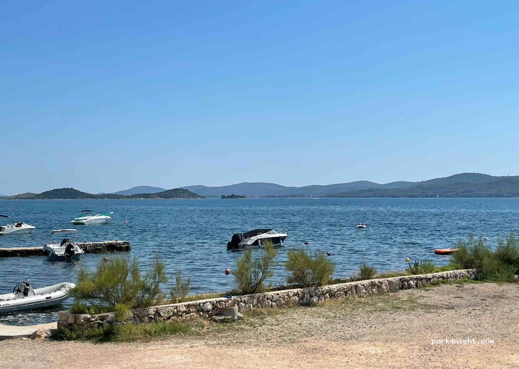 Camp Petar — foto