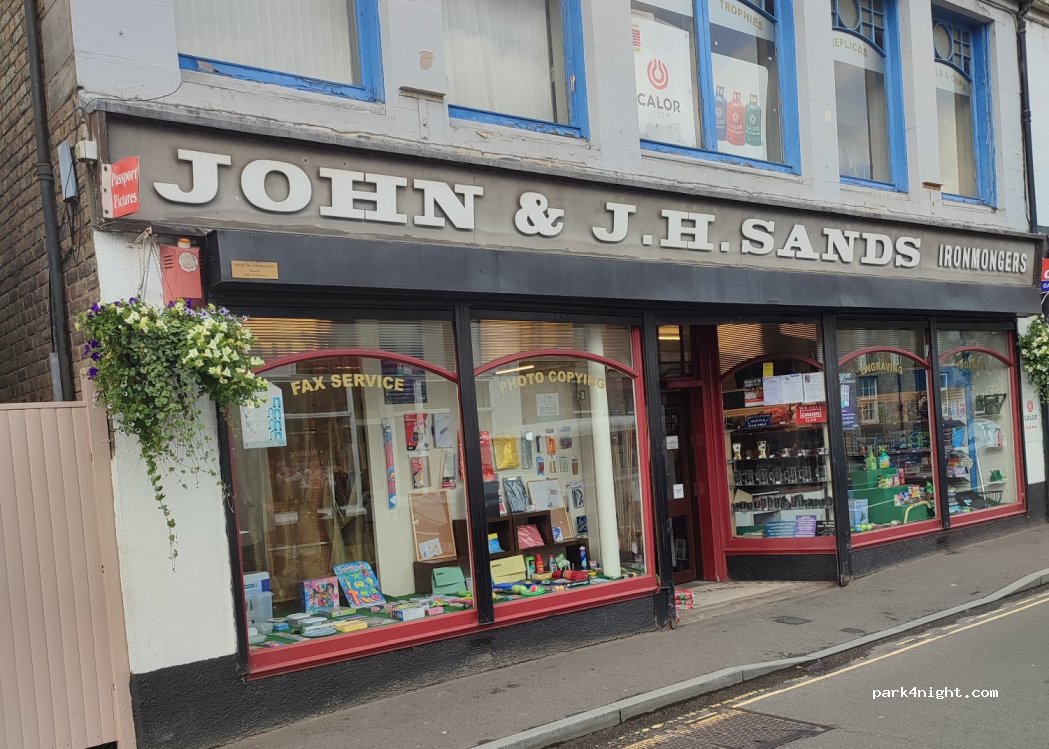 (KY13 8AA) Kinross - 75 High Street — foto