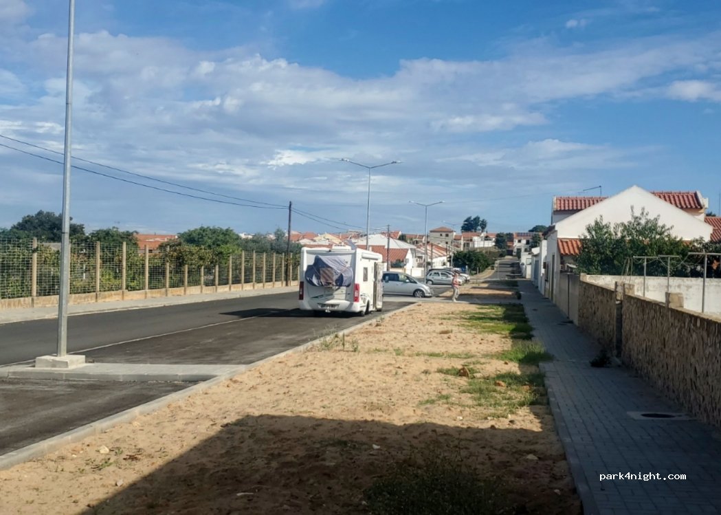 (7565) Alvalade - 109 Avenida Cinco Outubro — foto 2