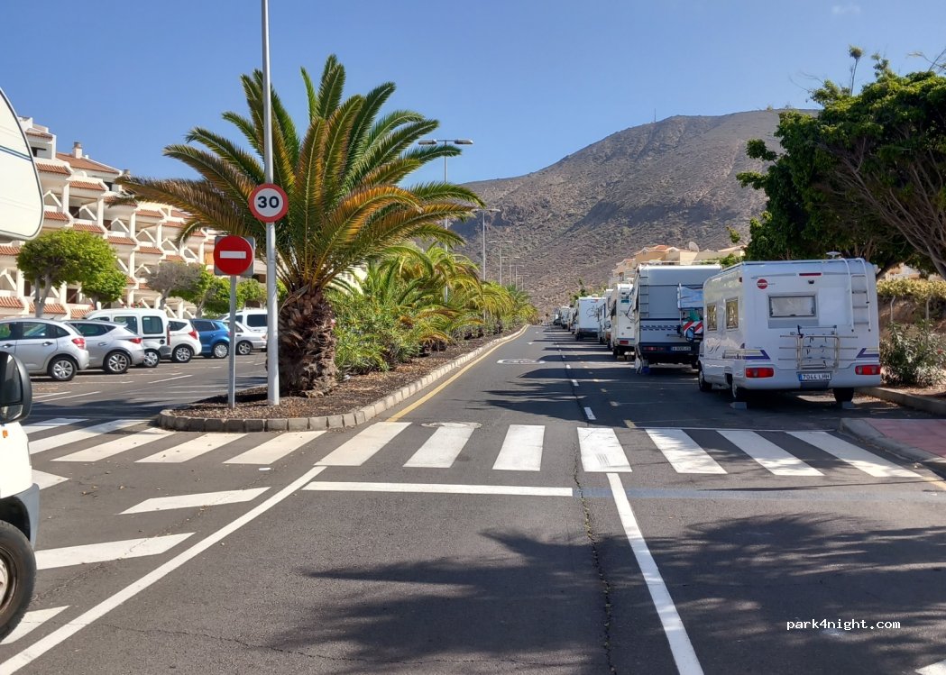 (38650) Los Cristianos - 43 Avenida Juan Carlos I — foto 2