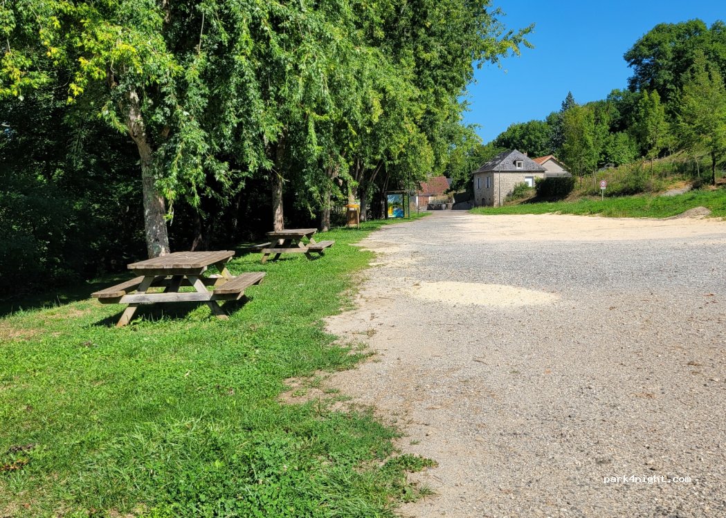 (19600) Saint-Cernin-de-Larche - 77 Route du Docteur Laffon — foto