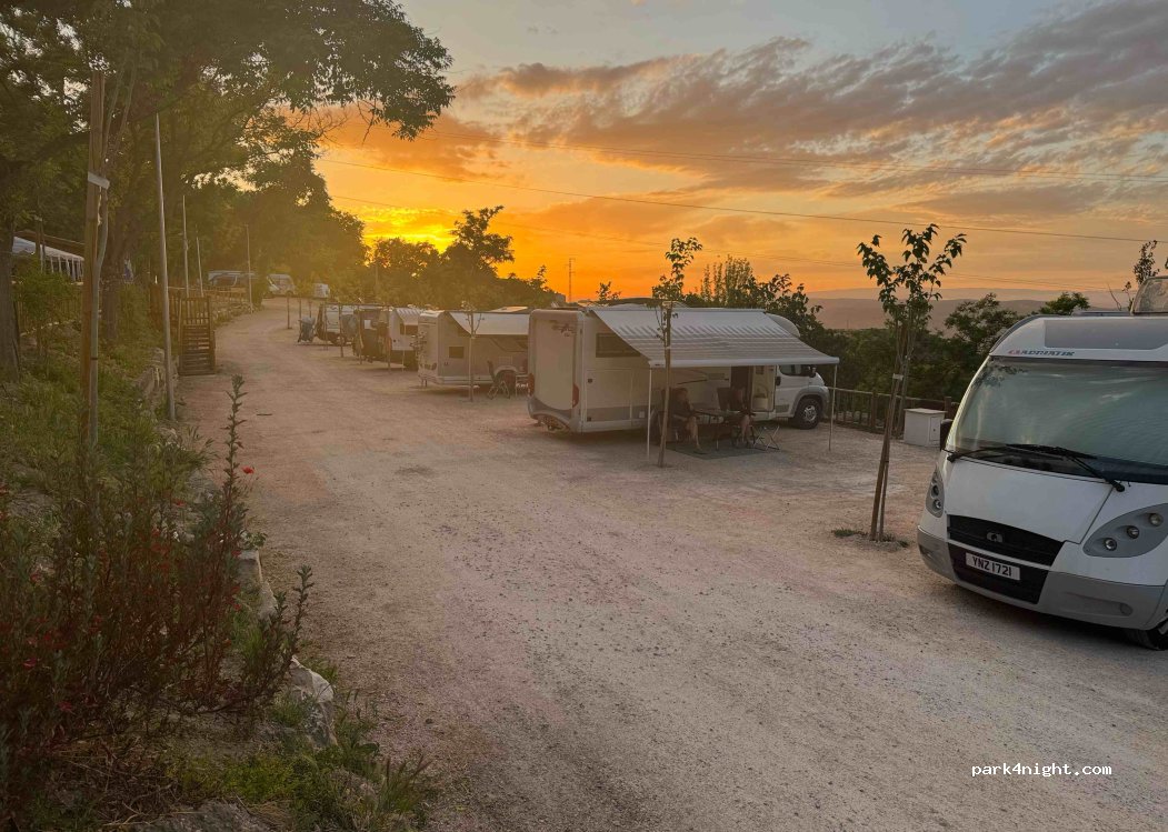 Área Autocaravanas - Villa de Sabiote — foto 4