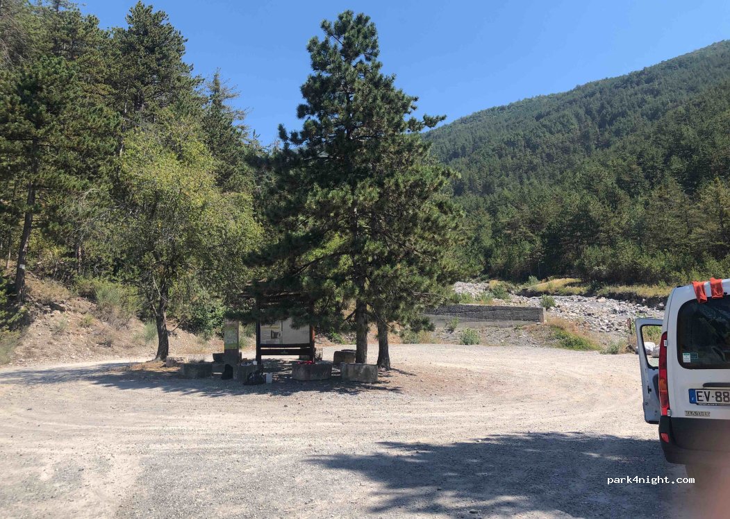 (05190) Théus - 75 Route du Mont Colombis — foto