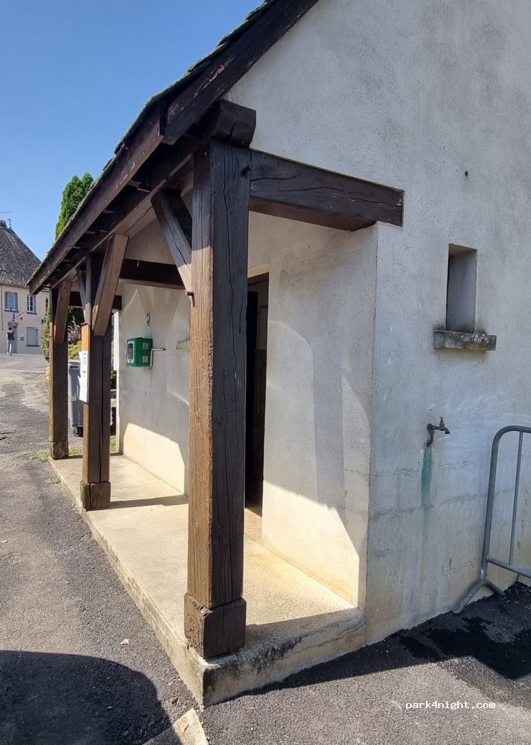 (15200) Chalvignac - 1 Place de la Halle — foto