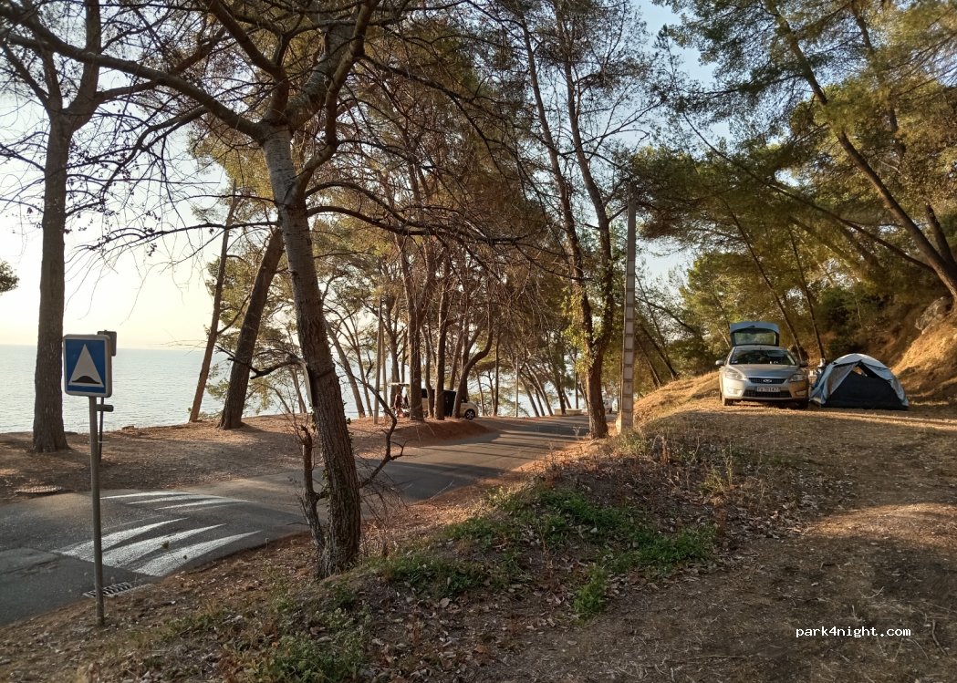 (13800) Istres - 37 Chemin de Saint-Pierre — foto