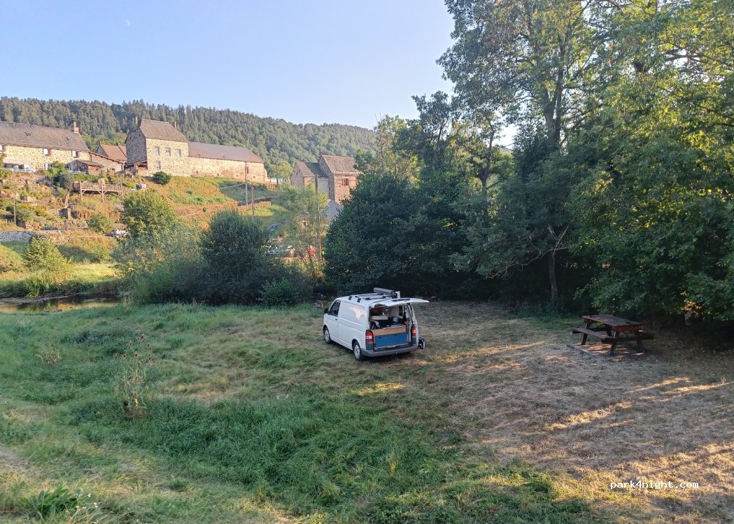 (15300) La Chapelle-d'Alagnon - 3 Route du Vieux Four- Gaspard — foto