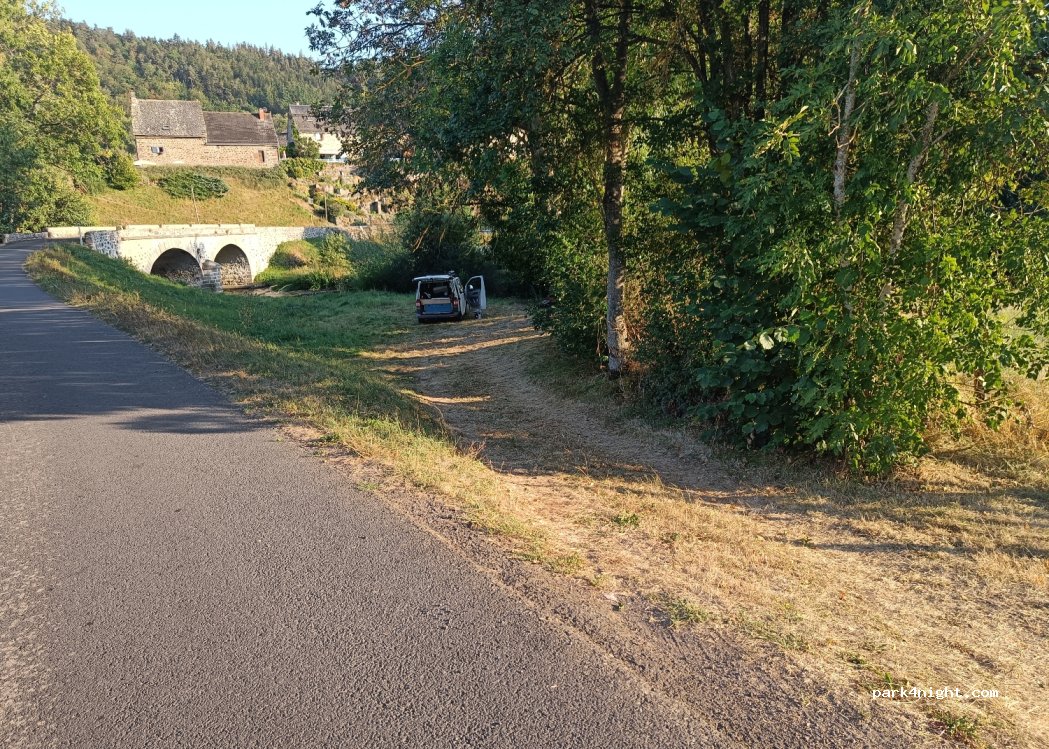(15300) La Chapelle-d'Alagnon - 3 Route du Vieux Four- Gaspard — foto 2