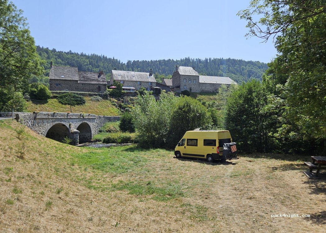 (15300) La Chapelle-d'Alagnon - 3 Route du Vieux Four- Gaspard — foto 3