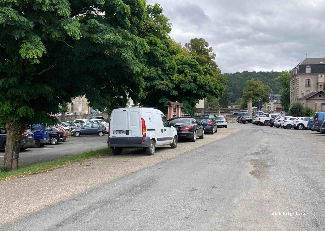 (23200) Aubusson - 2 Esplanade Charles de Gaulle — foto