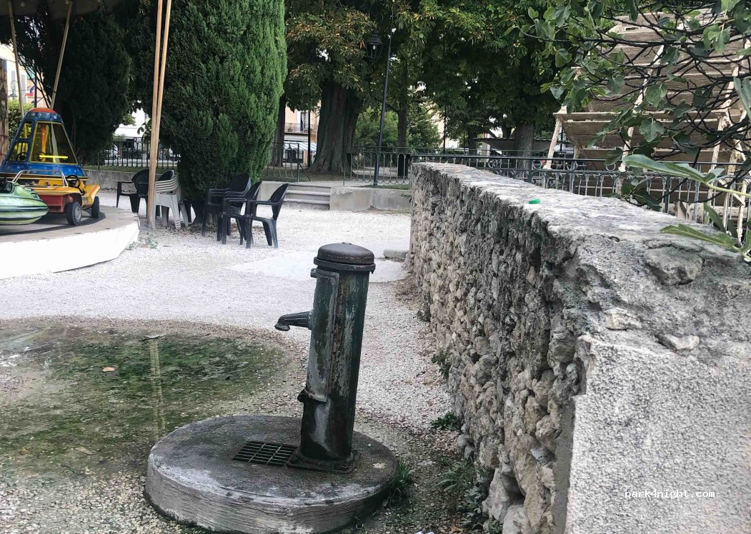 (84800) L'Isle-sur-la-Sorgue - 4 Av. des Quatre Otages — foto 2