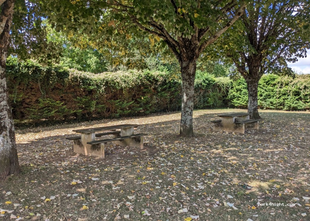 (17250) Beurlay - 1 Place de la Mairie — foto