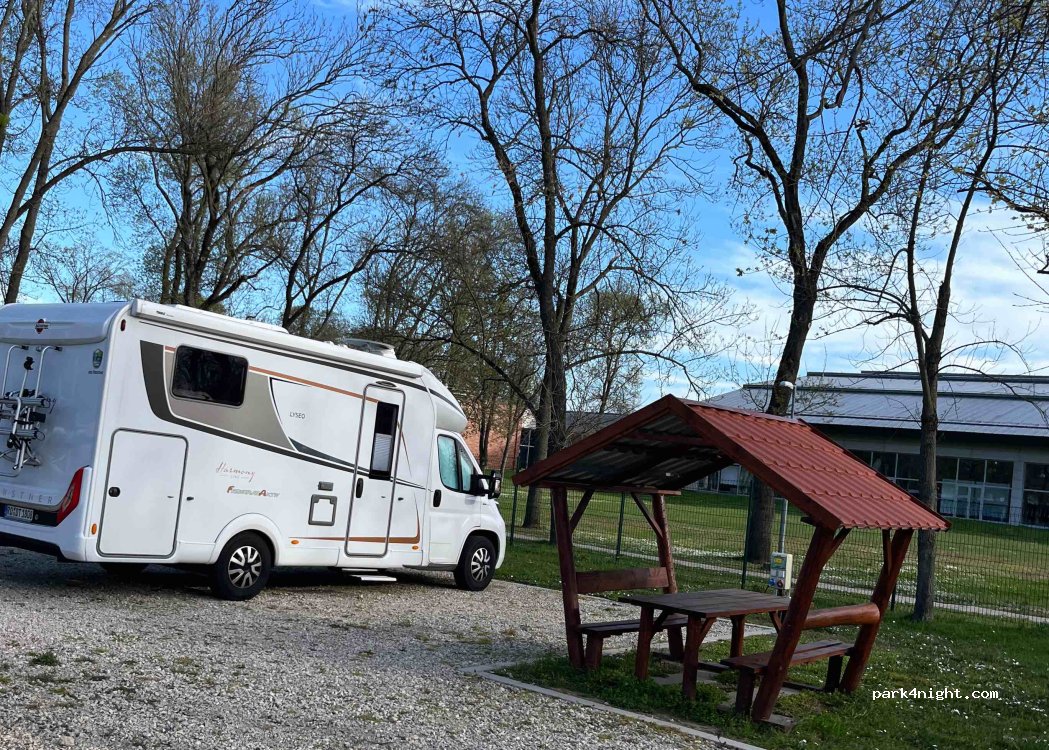 Hód-Thermal Camping — foto
