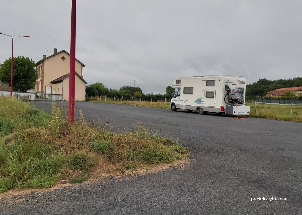 (15130) Arpajon-sur-Cère - 440 D58 — foto