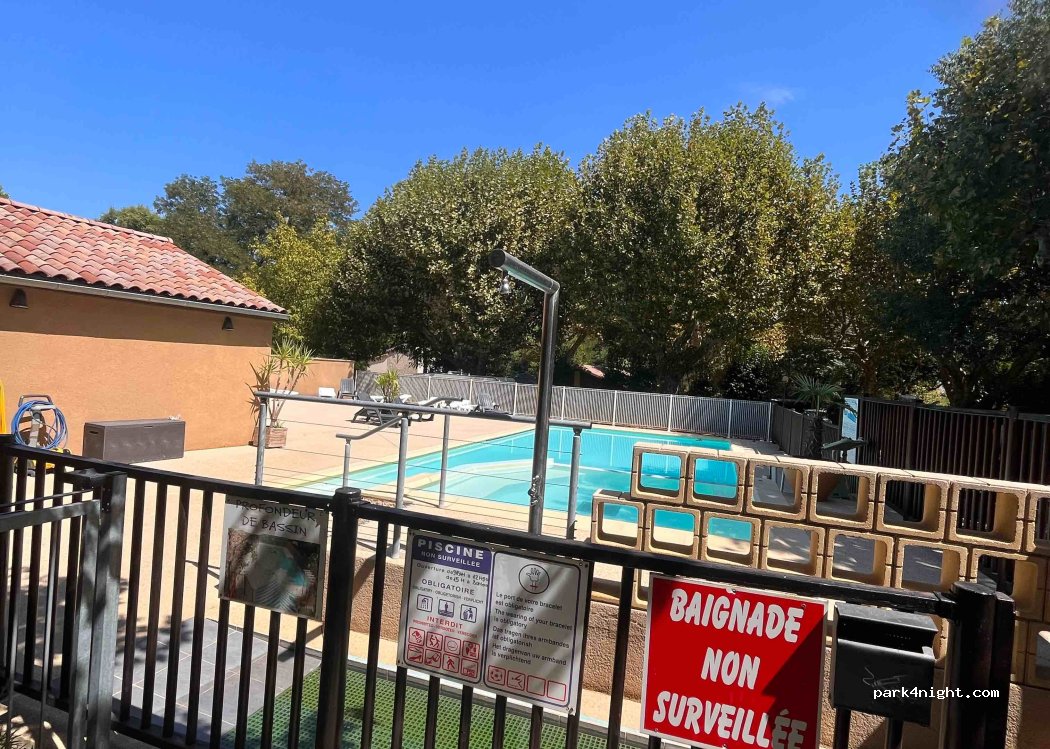 Aire de camping car du camping le Pecquelet — foto 3
