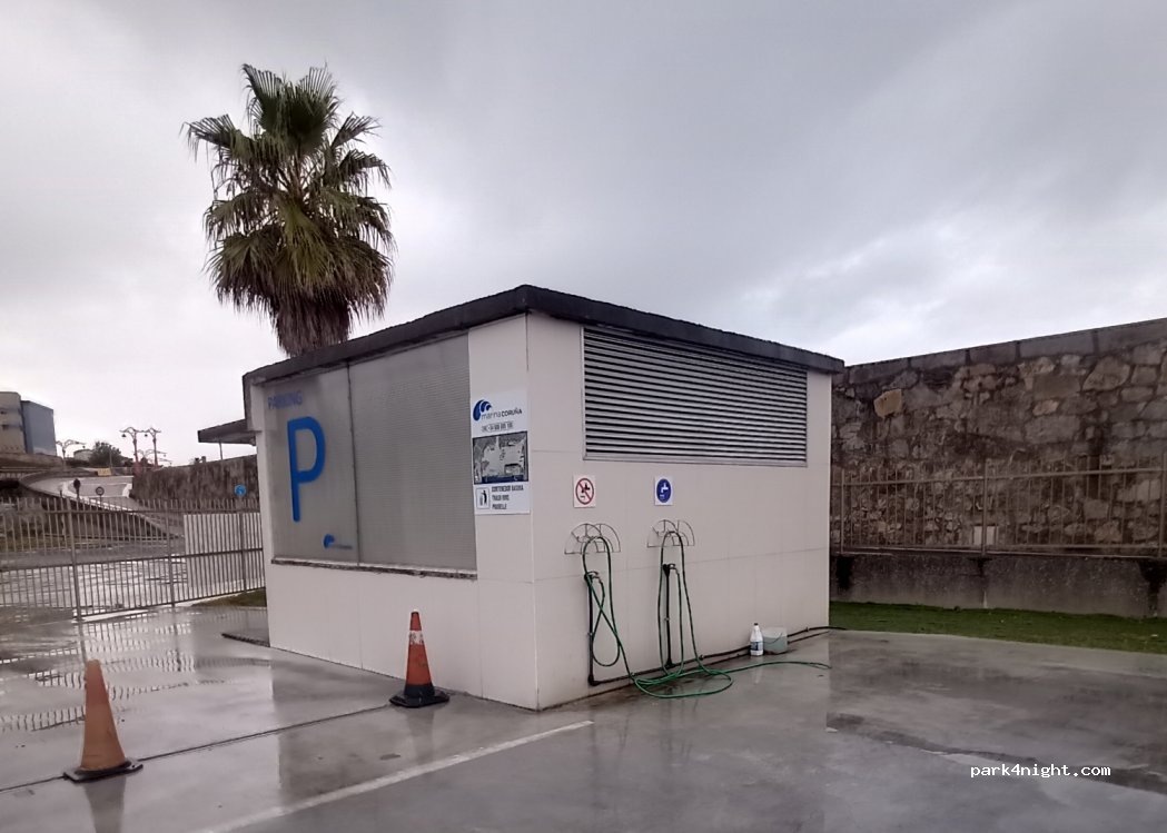 Parking Caravanas Marina Coruña — foto 3