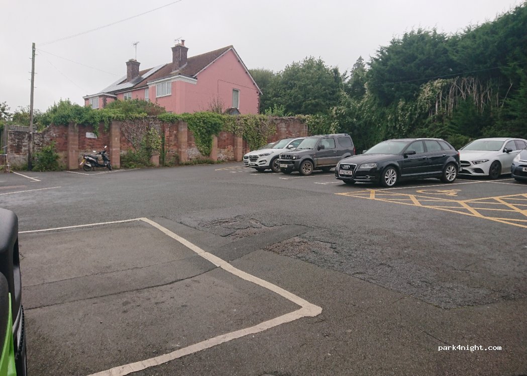 (EX17 2BW) Crediton - 8 The Burrowe — foto