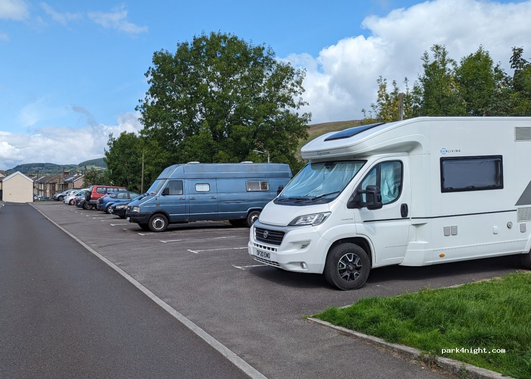 (CF45 3AA) Mountain Ash - 7 Bryn Ifor — foto