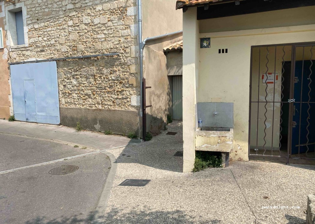 (30800) Saint-Gilles - 10 Rue Peyre — foto 2