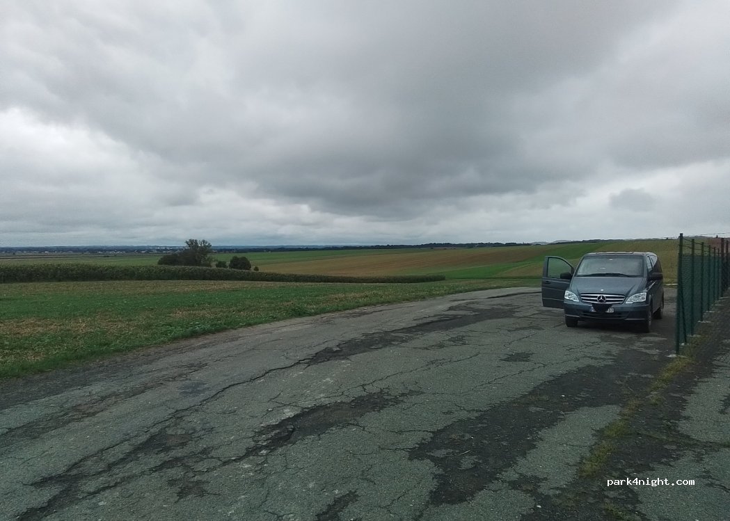 (747 16) Hať - Unnamed Road — foto