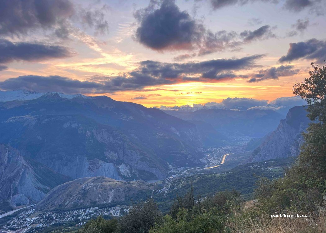 (73140) Saint-Michel-de-Maurienne - Unnamed Road — foto