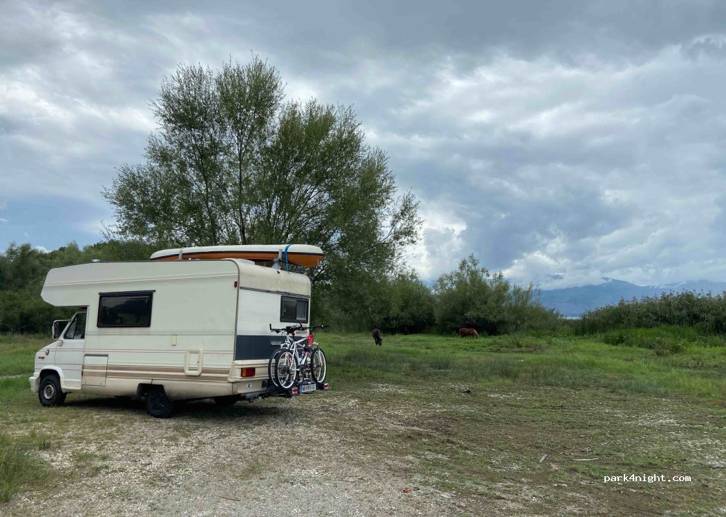(4301) Kamicë-Flakë - Unnamed Road — foto