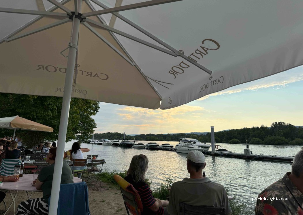 Campingplatz Wein- und Biergarten — foto