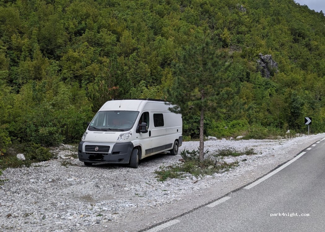 (4002) Nderlysaj - Unnamed Road — foto