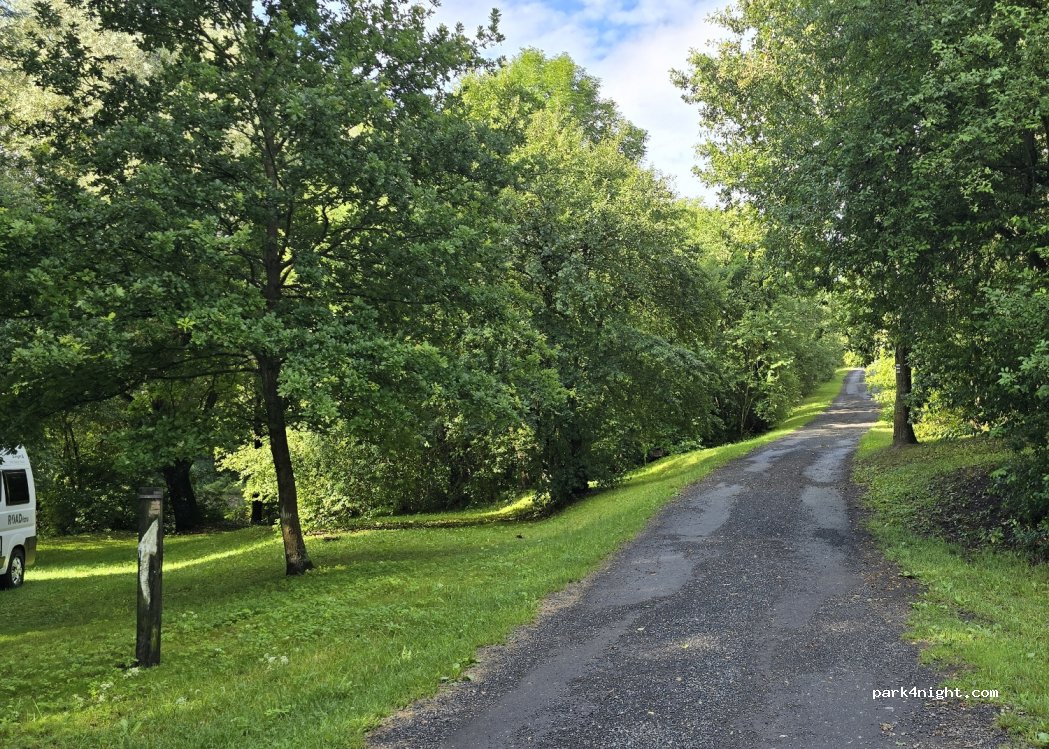 (281 41) Ratboř - Unnamed Road — foto