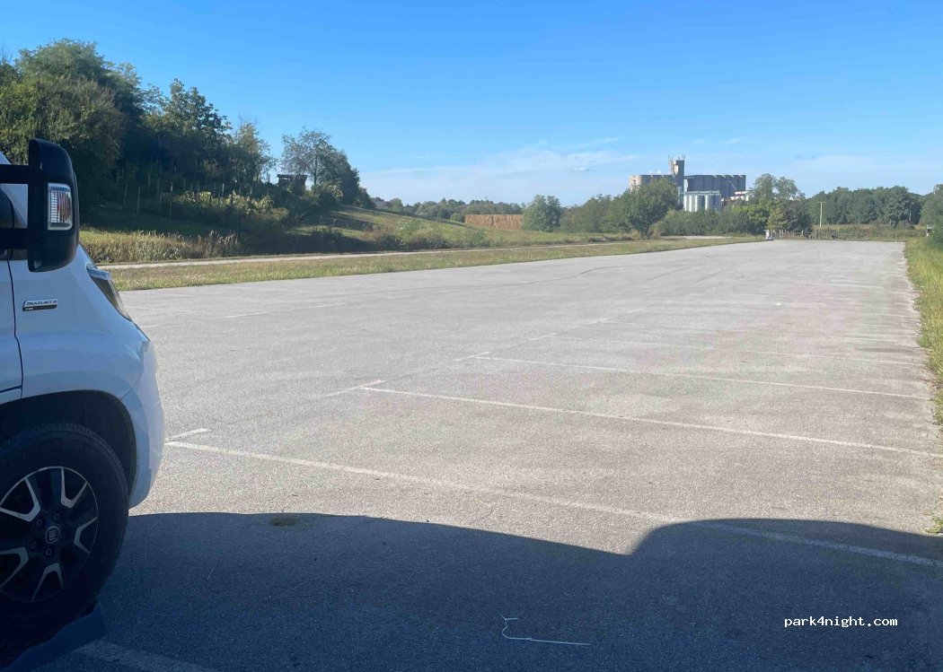 (31500) Našice - Vikend naselje Našičko brdo — foto