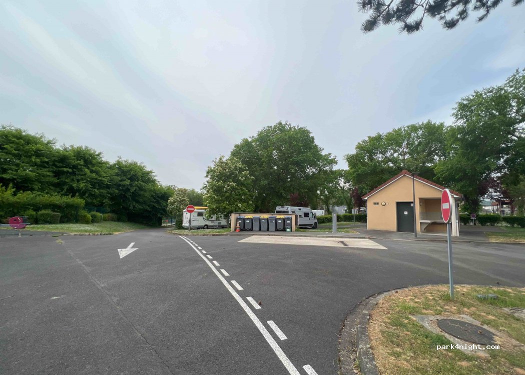 Aire de camping-cars Château-Thierry — foto