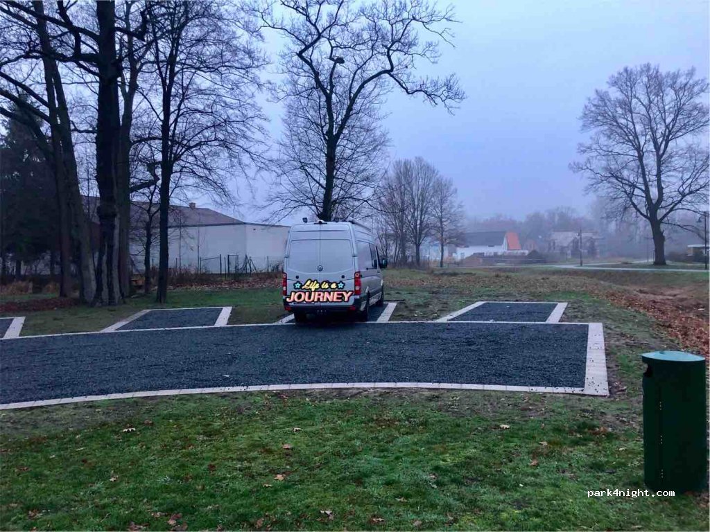 Wohnmobilstellplatz am Hagensaal in Nienhagen — foto