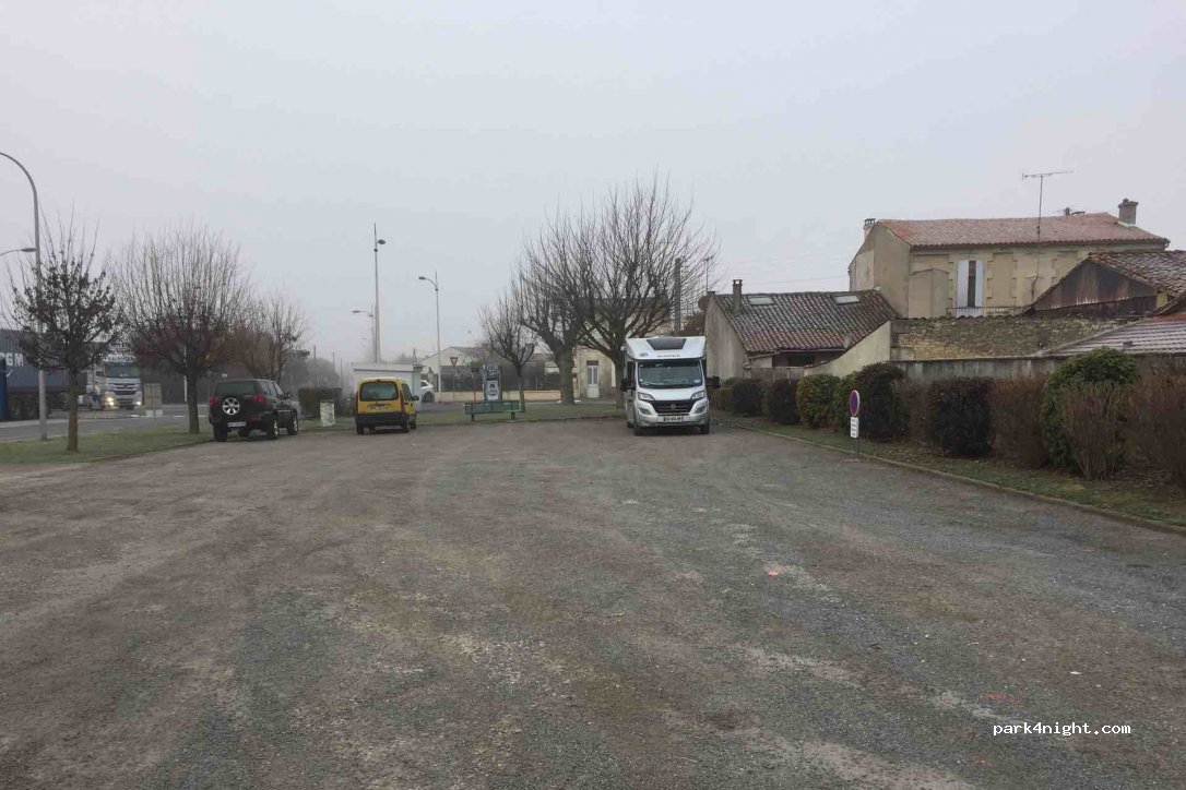 (16100) Châteaubernard - 11 Rue Pierre Massoulard — foto
