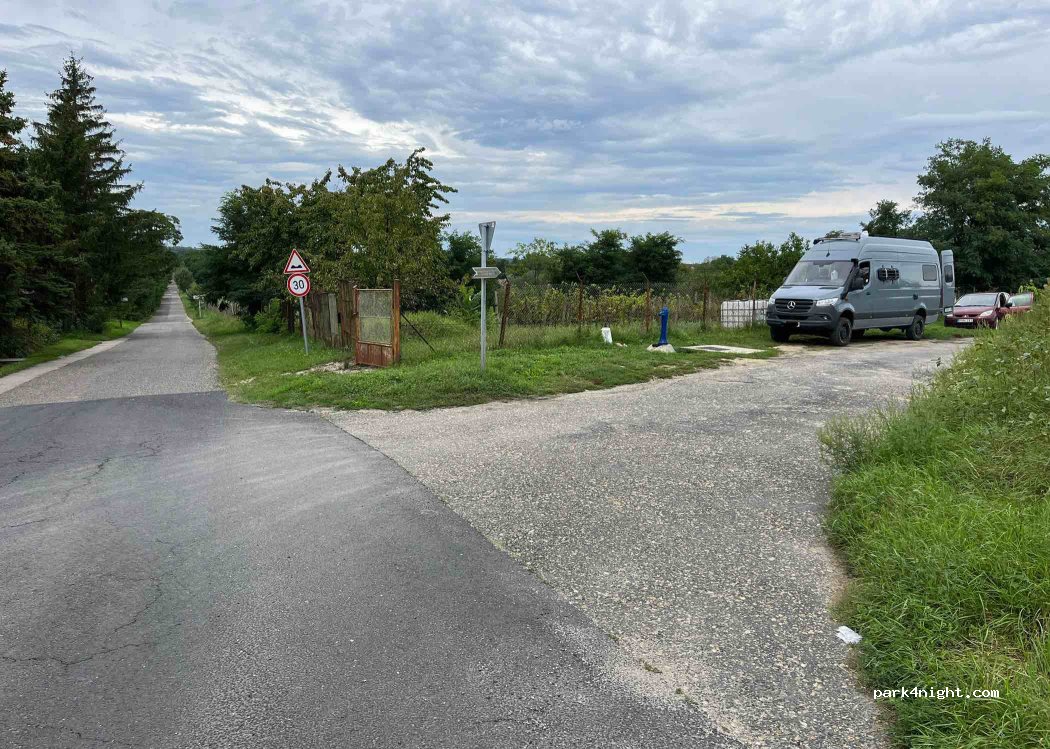 (2840) Oroszlány - 90 Határ utca — foto