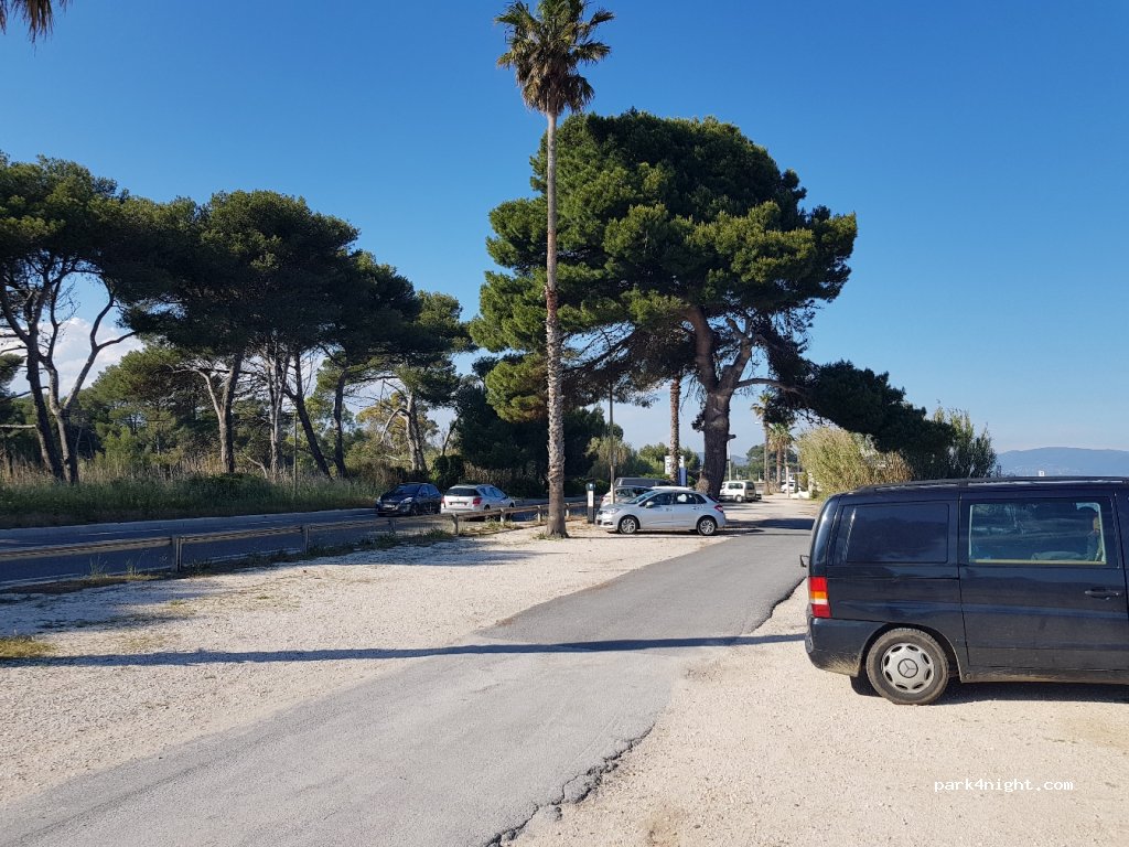 (83400) Hyères - 1550 Boulevard de la Marine — foto 2