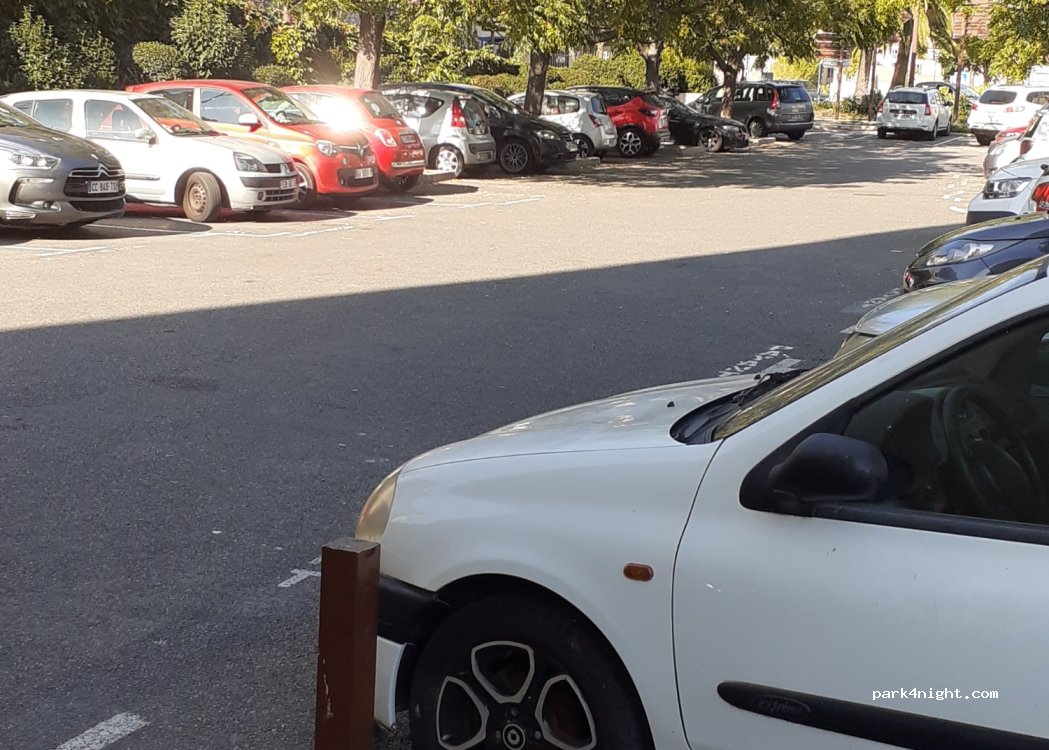 (06130) Grasse - 82 Avenue de Provence — foto