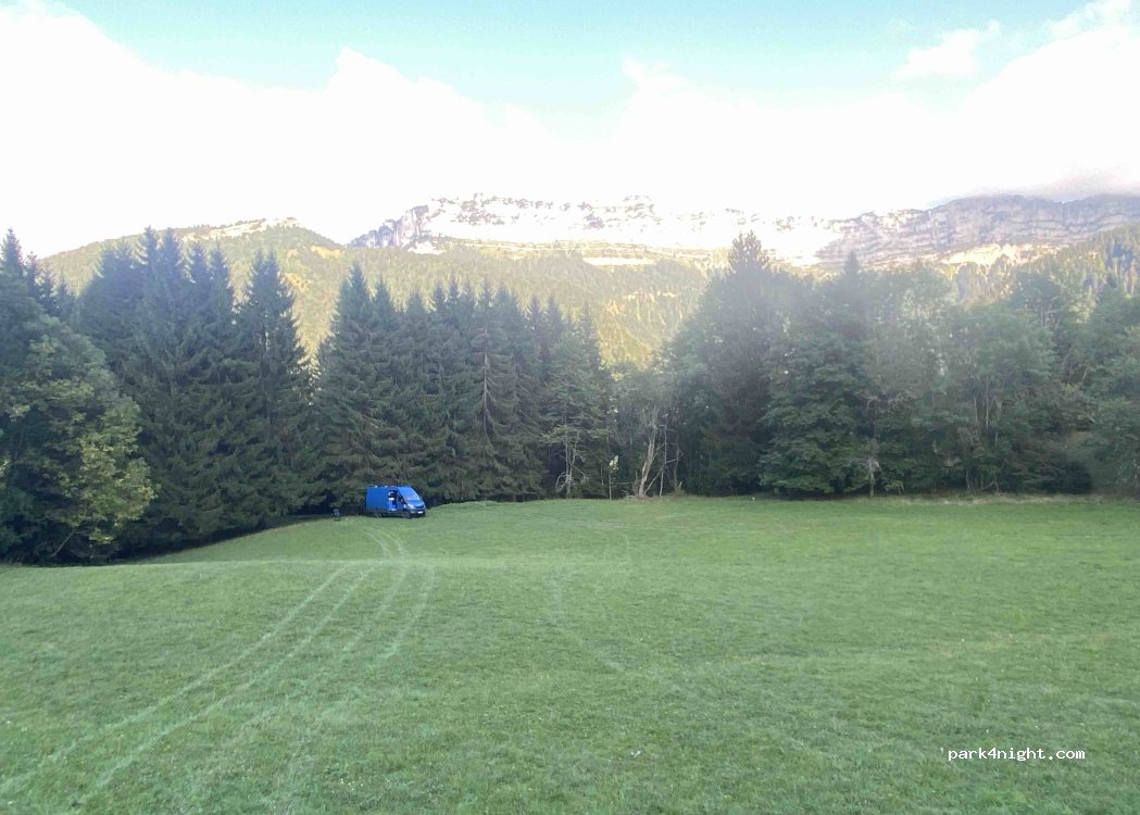 (73670) Saint-Pierre-d'Entremont - Unnamed Road — foto 3