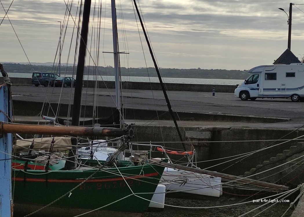(29470) Plougastel-Daoulas - 10 Quai an Aod — foto