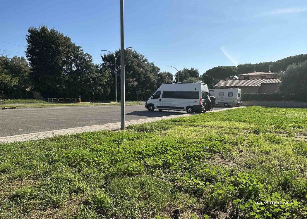 (58022) Follonica - 23 Via Isola di Caprera — foto 2