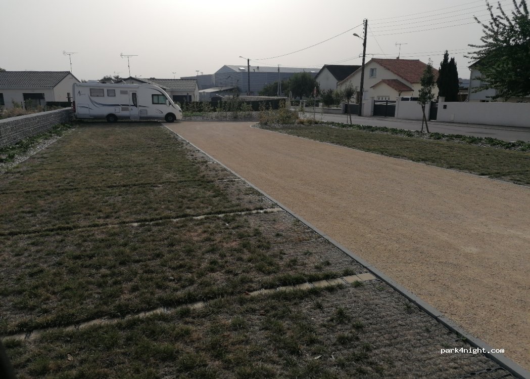 (86170) Neuville-de-Poitou - 45 Rue Thibaudeau — foto
