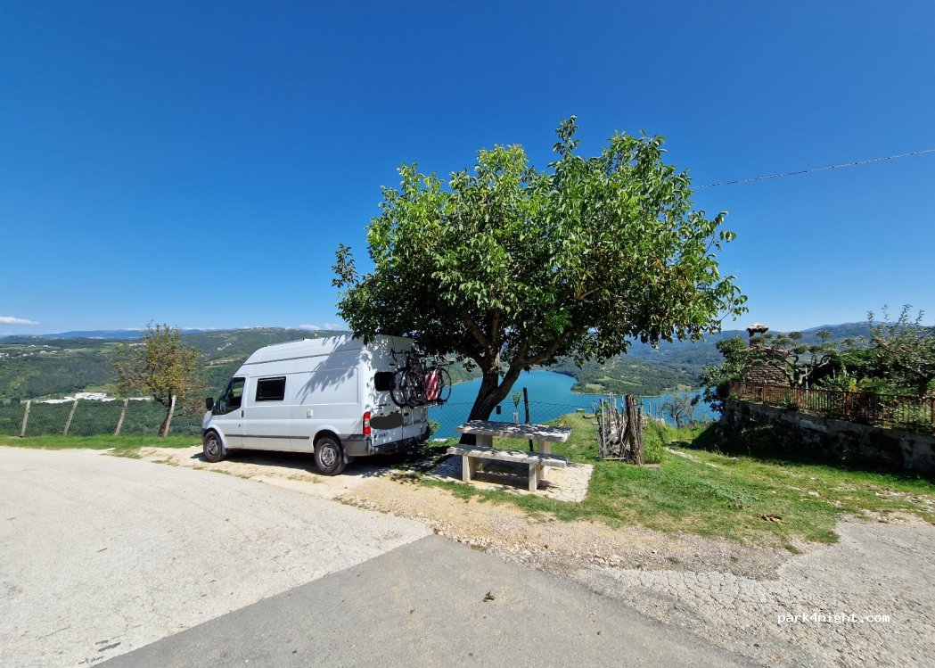 (52000) Kašćerga - Unnamed Road — foto